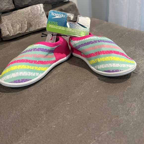 Speedo Kids multicolor water shoes,UV protection,slip on,pull tab,tread,light - Picture 3 of 8